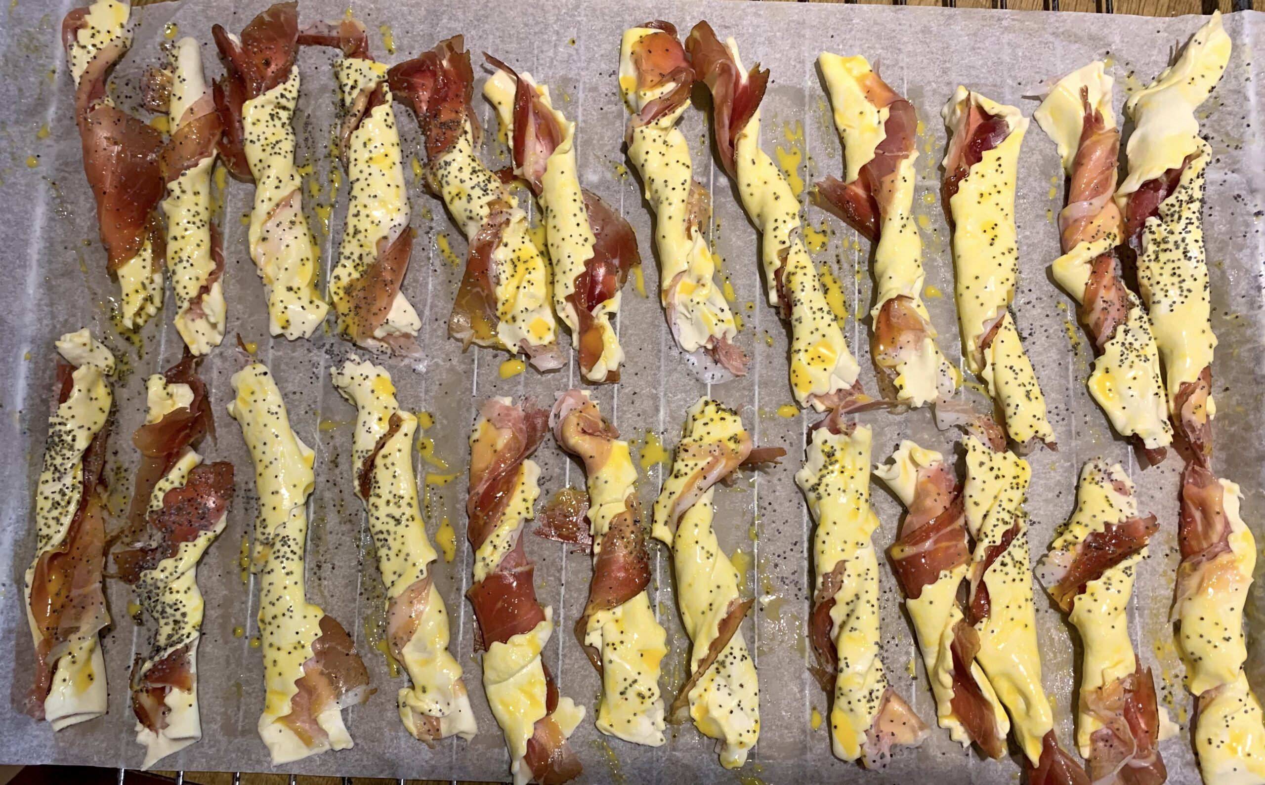 Stripes of puff Pastry with Speck