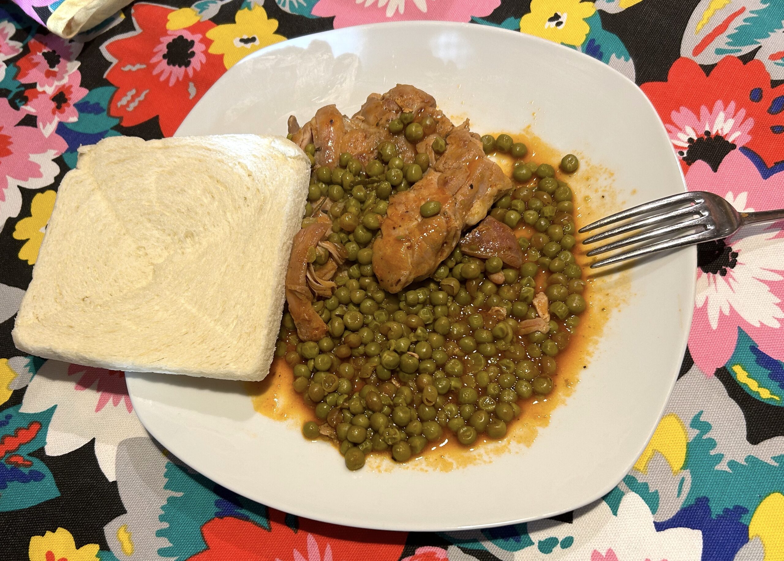 Chicken thighs with peas