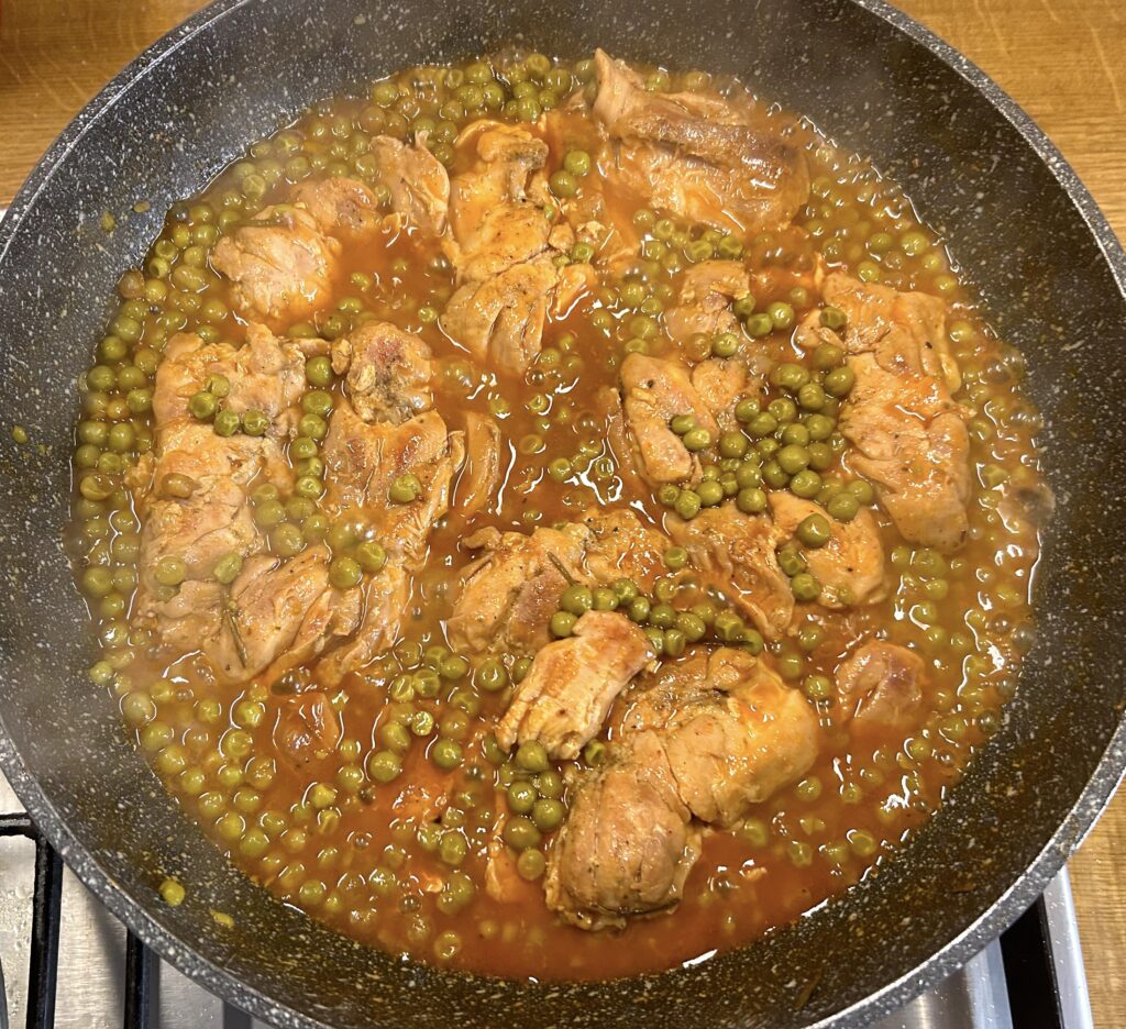 Ready Chicken thighs with peas