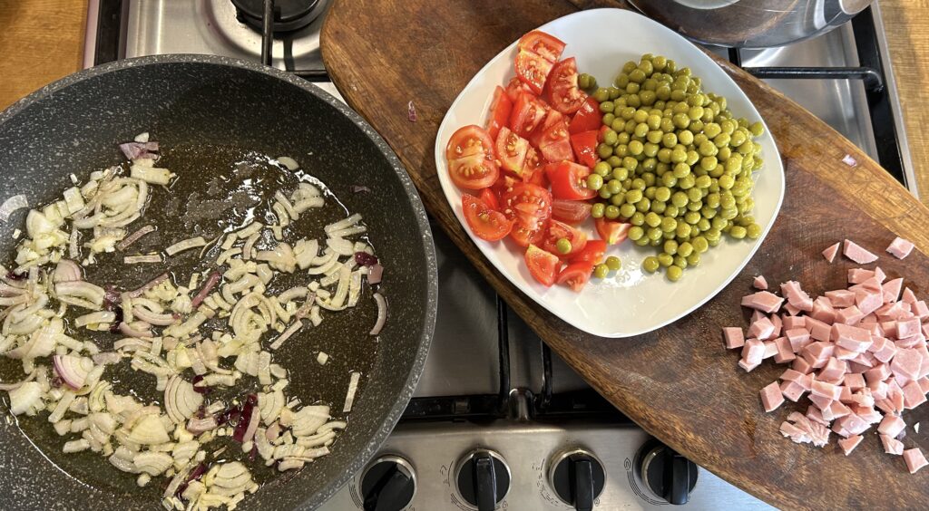 cherry tomatoes +peas+mortadella