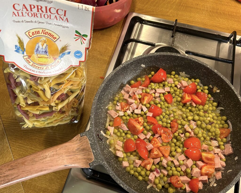 onion+cherry tomatoes+mortadella+peas