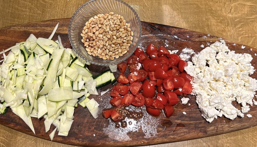 strip courgette - cherry tomatoes - Feta