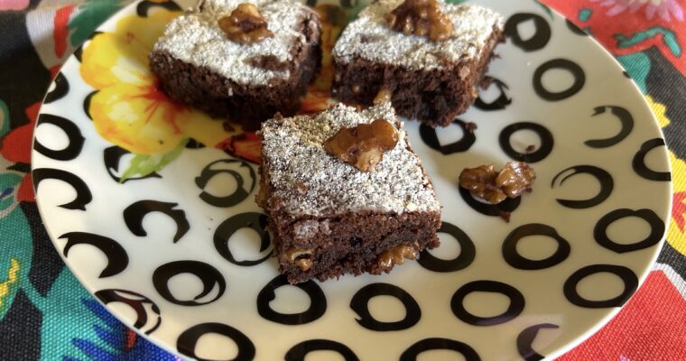 Chocolate cake with nuts