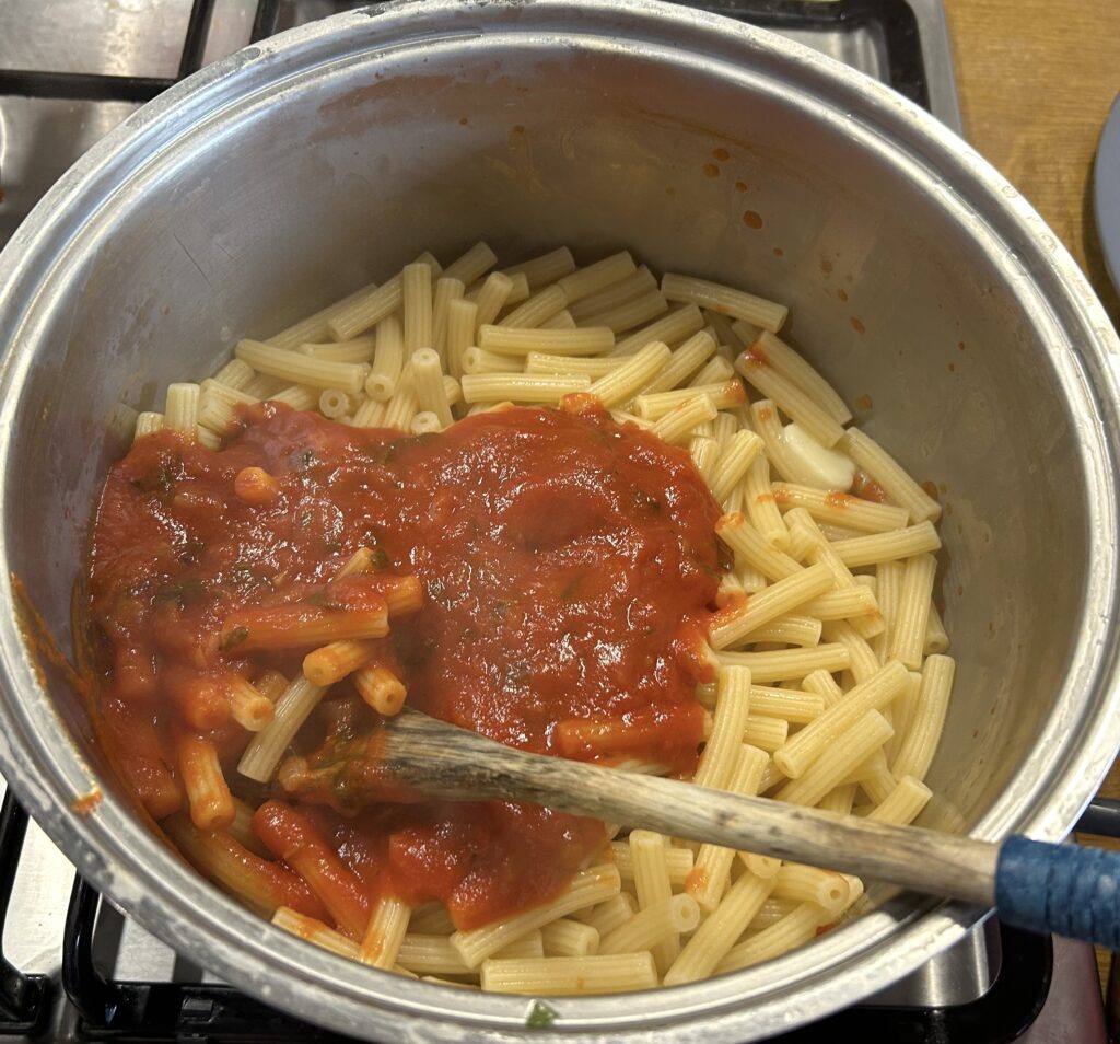 mix pasta and basil