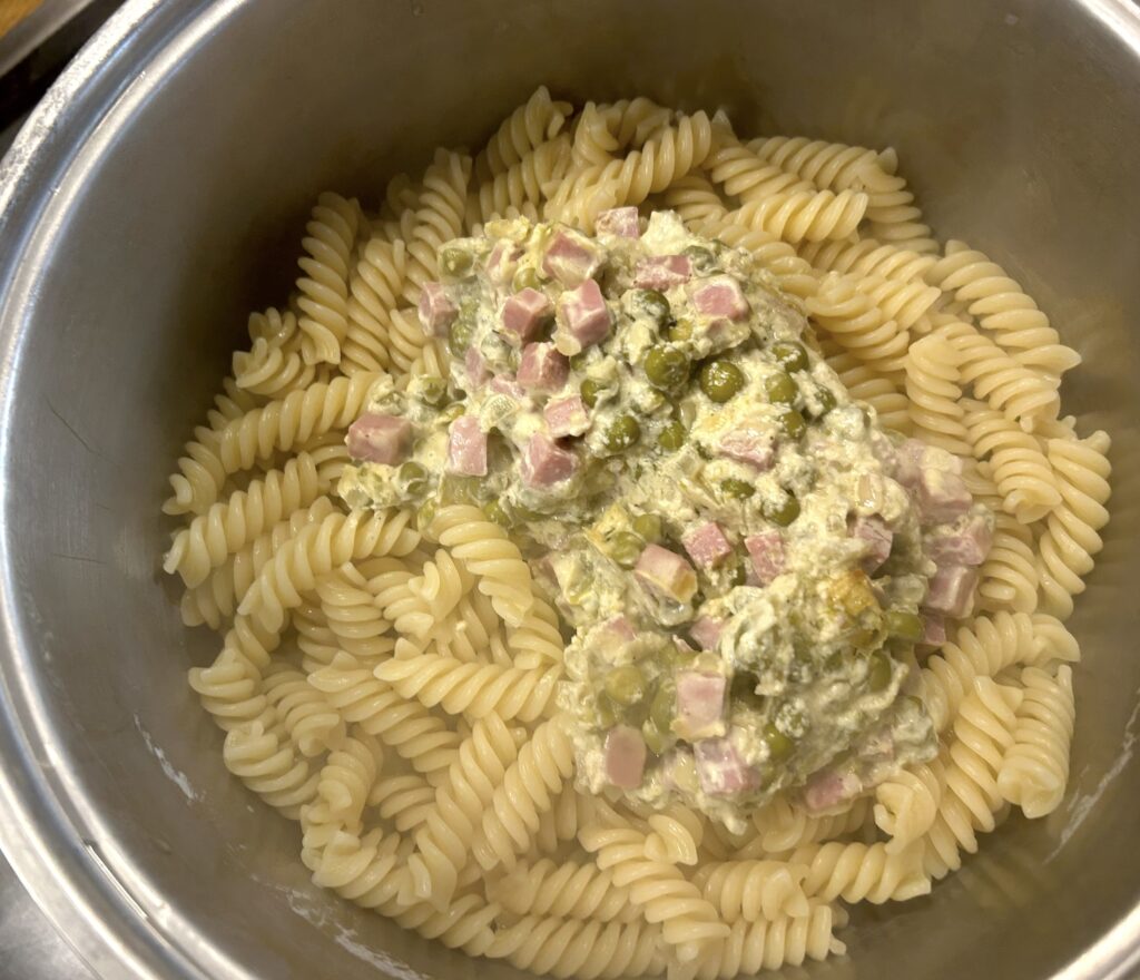 Fusili, peas, ham, cream