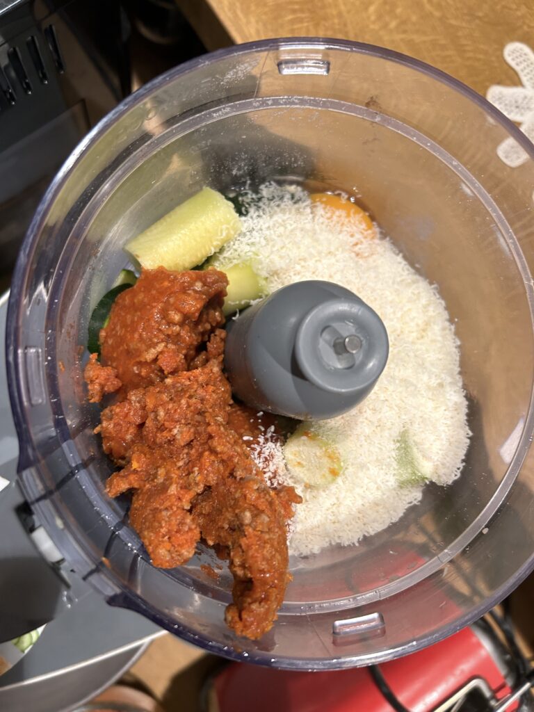 https://www.chefmamy.com/wp-content/uploads/2023/10/remove-the-middle-of-the-courgettes-1-scaled.jpg