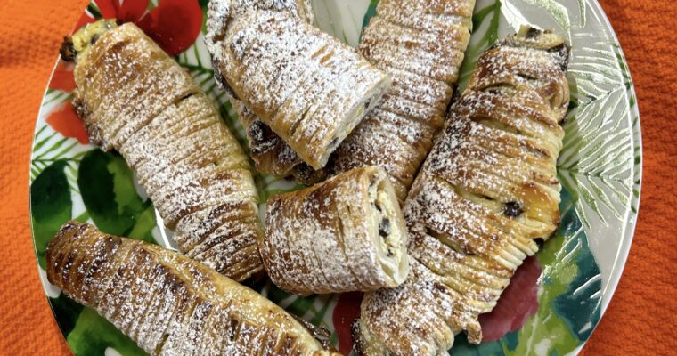 Cannoli with ricotta and chocolate chips