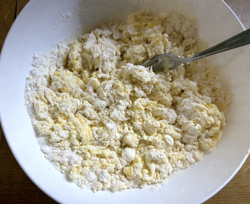 mix the flour and eggs with a fork