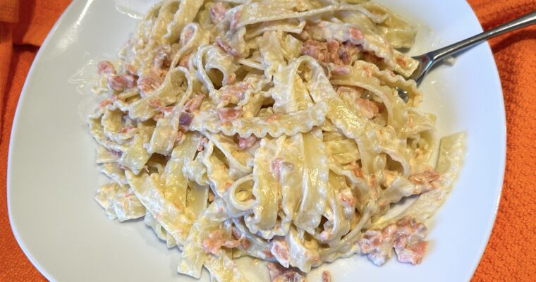 Long pasta “Tripoline” with smoked salmon