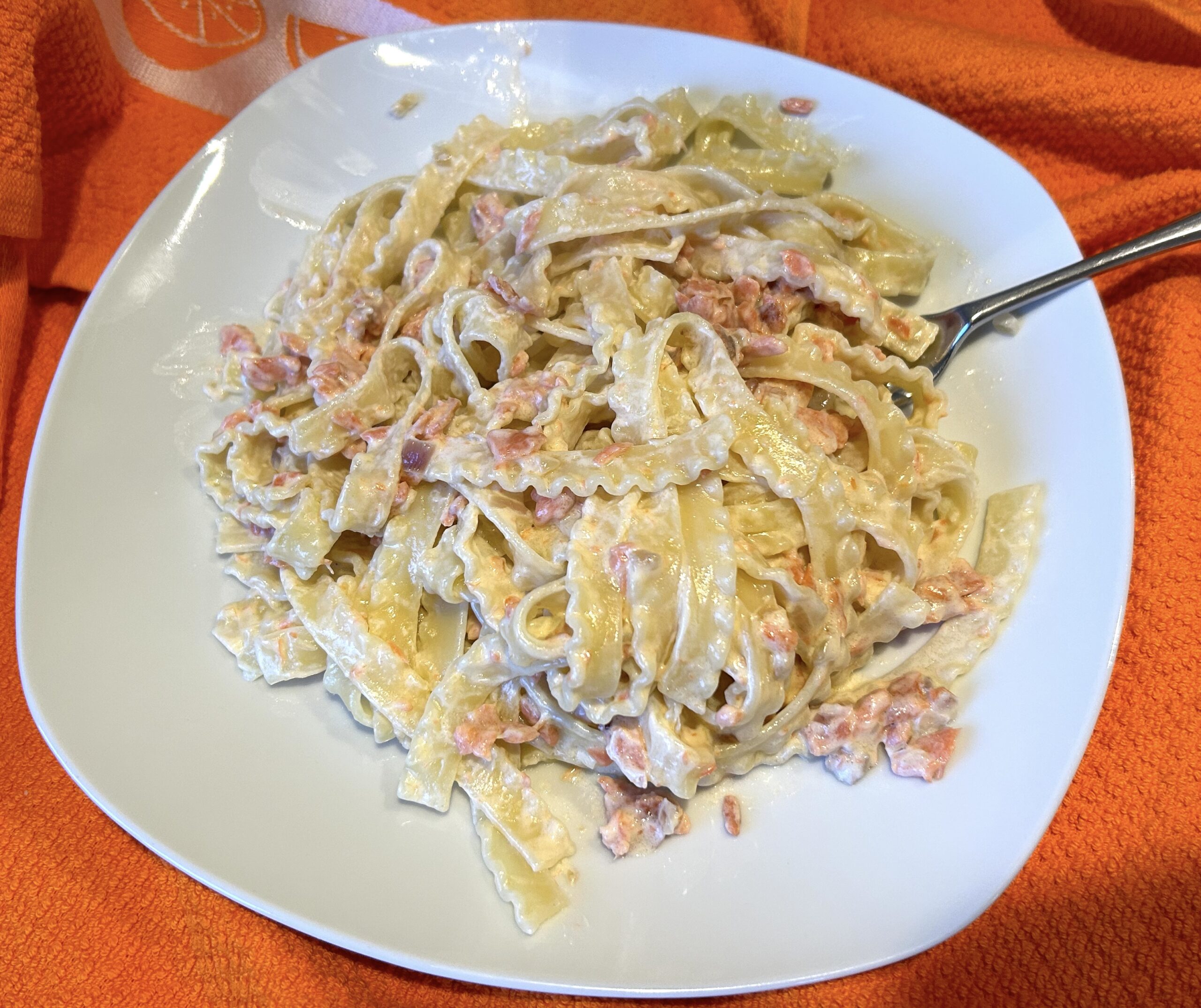 Long pasta “Tripoline” with smoked salmon