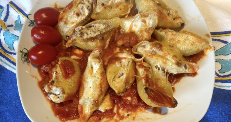 Conchiglioni stuffed with mozzarella and ricotta