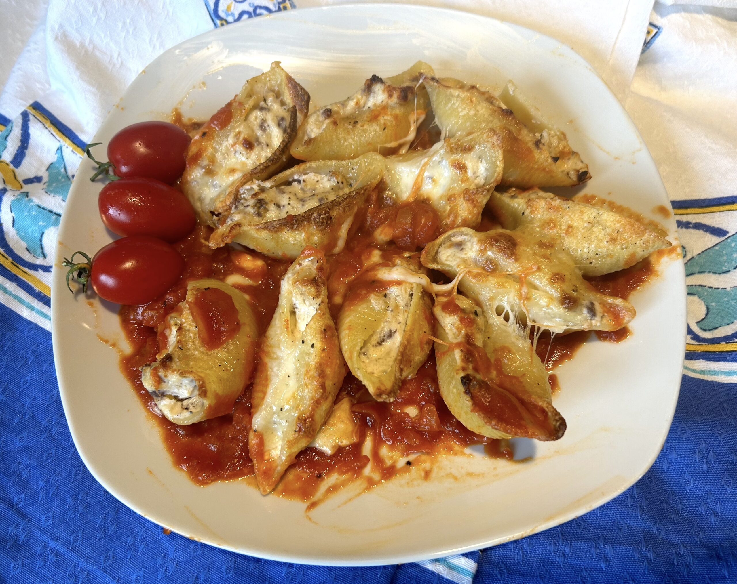 Conchiglioni stuffed with mozzarella and ricotta