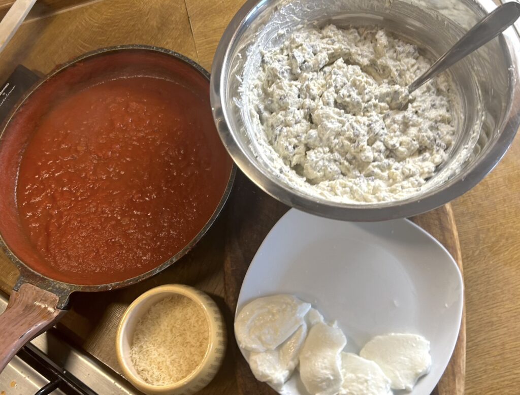 filling, the sauce with the tomato and mozzarella for cover