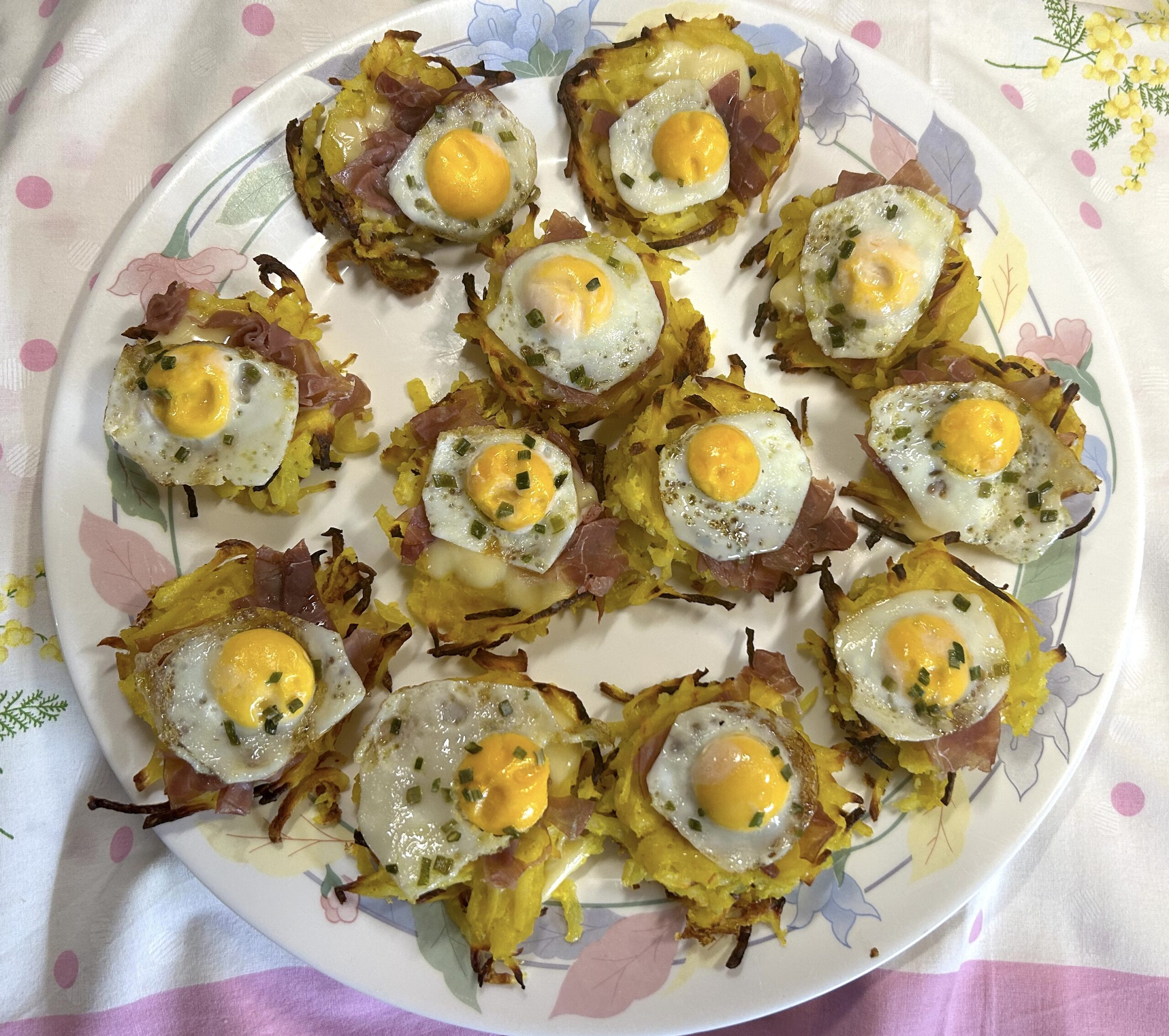 Potato nests with ham and quail eggs