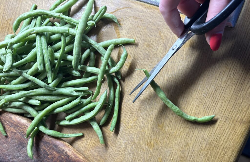 cut the stems of green beans