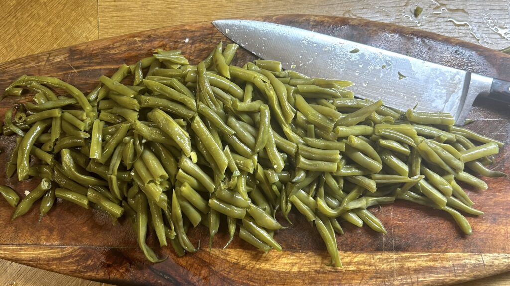 cut the green beans into small pieces