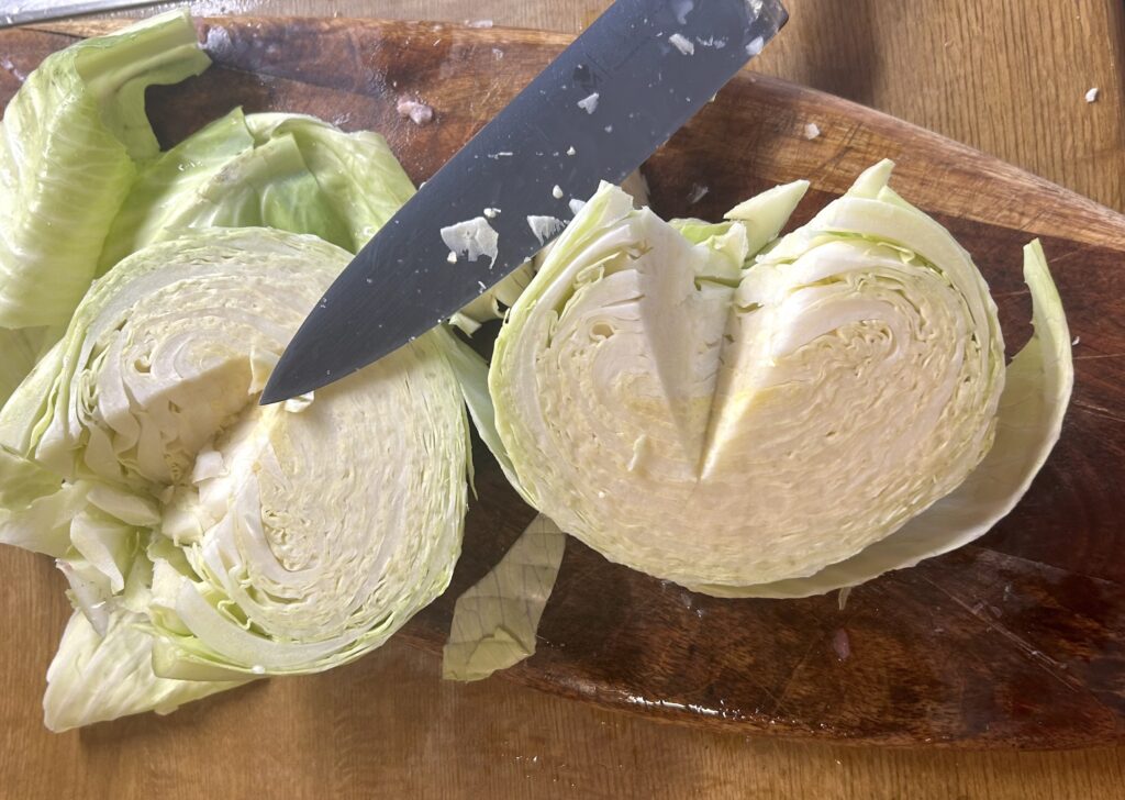 remove the core of green cabbage