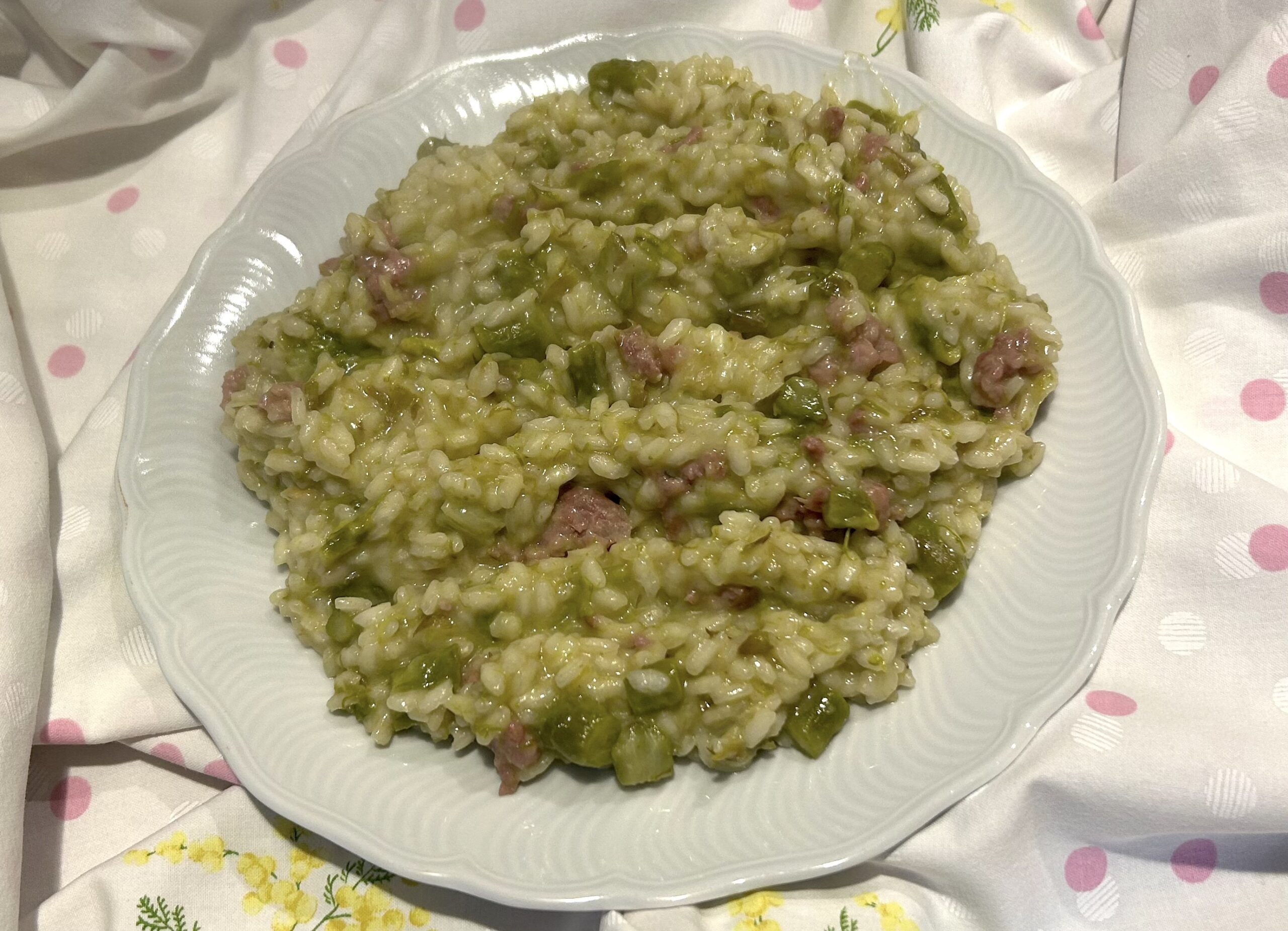 Rice with salami paste and asparagus