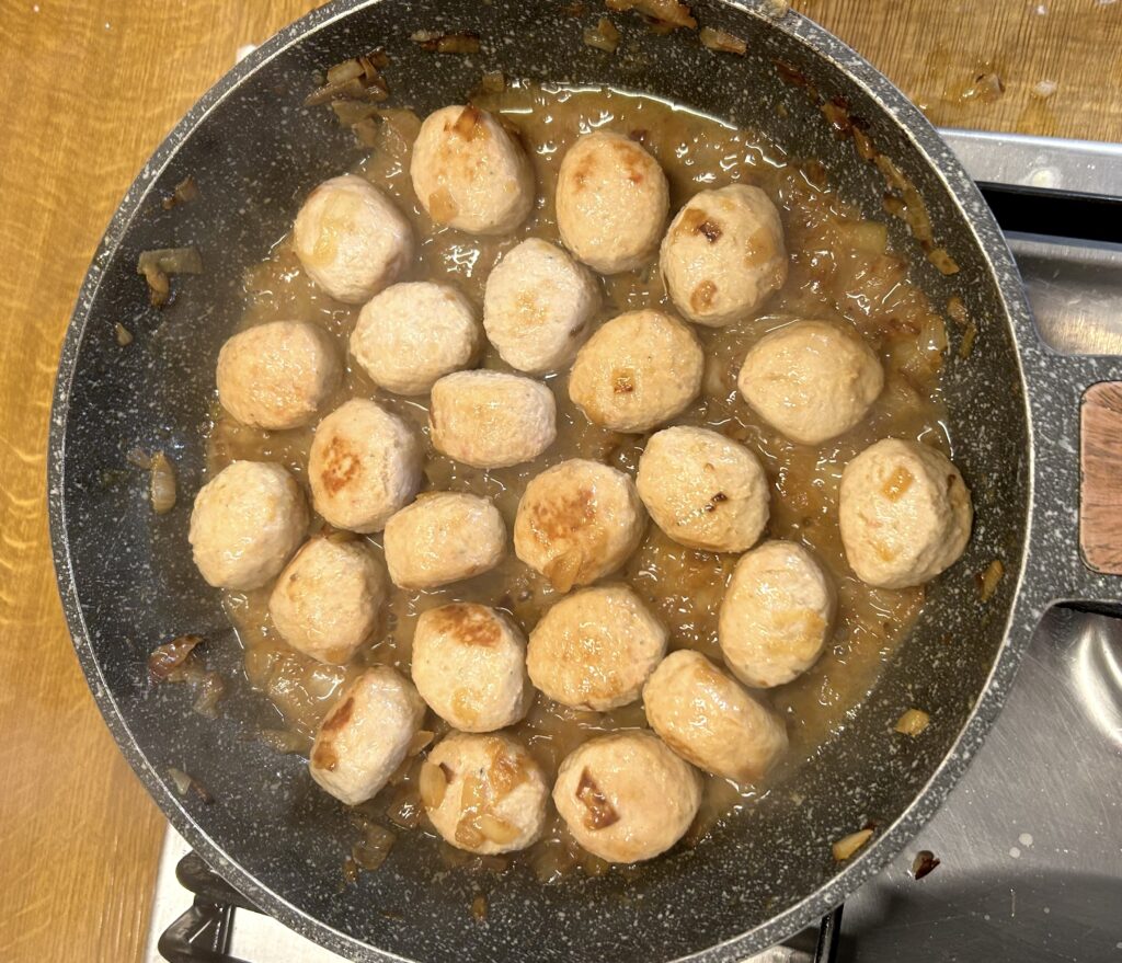 cooked meatballs