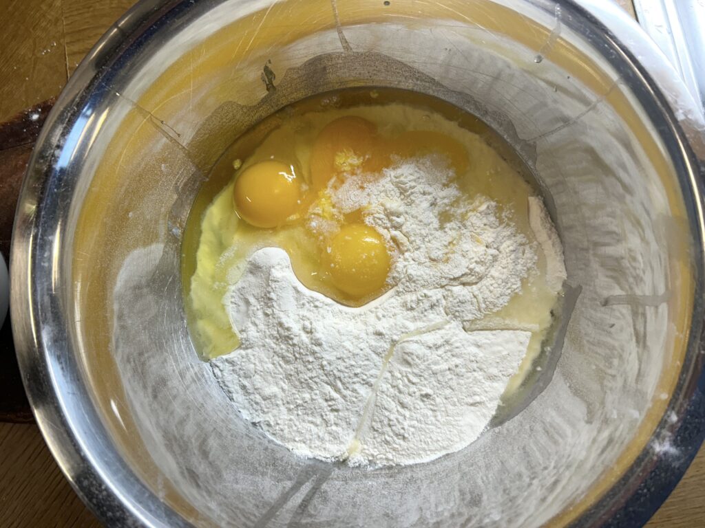 mix the flour and eggs