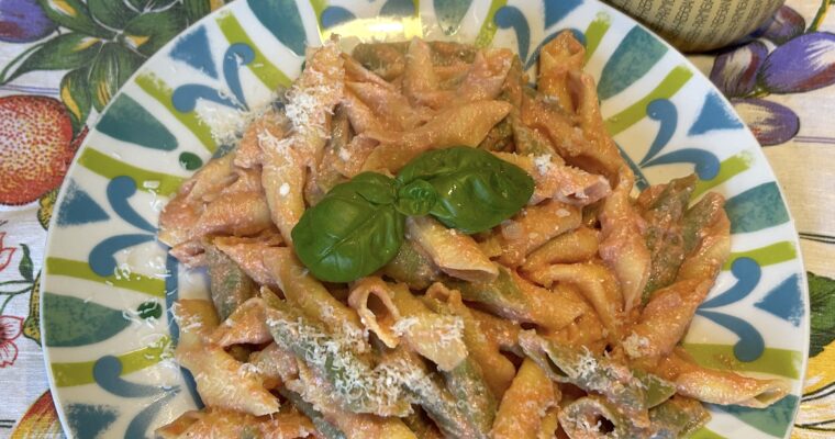 Yellow-green comb macaroni with tomato and ricotta