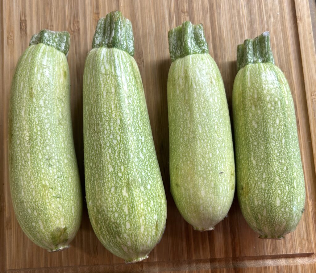 wash 4 courgettes