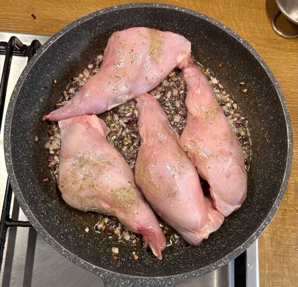 fry rabbit thighs with onion