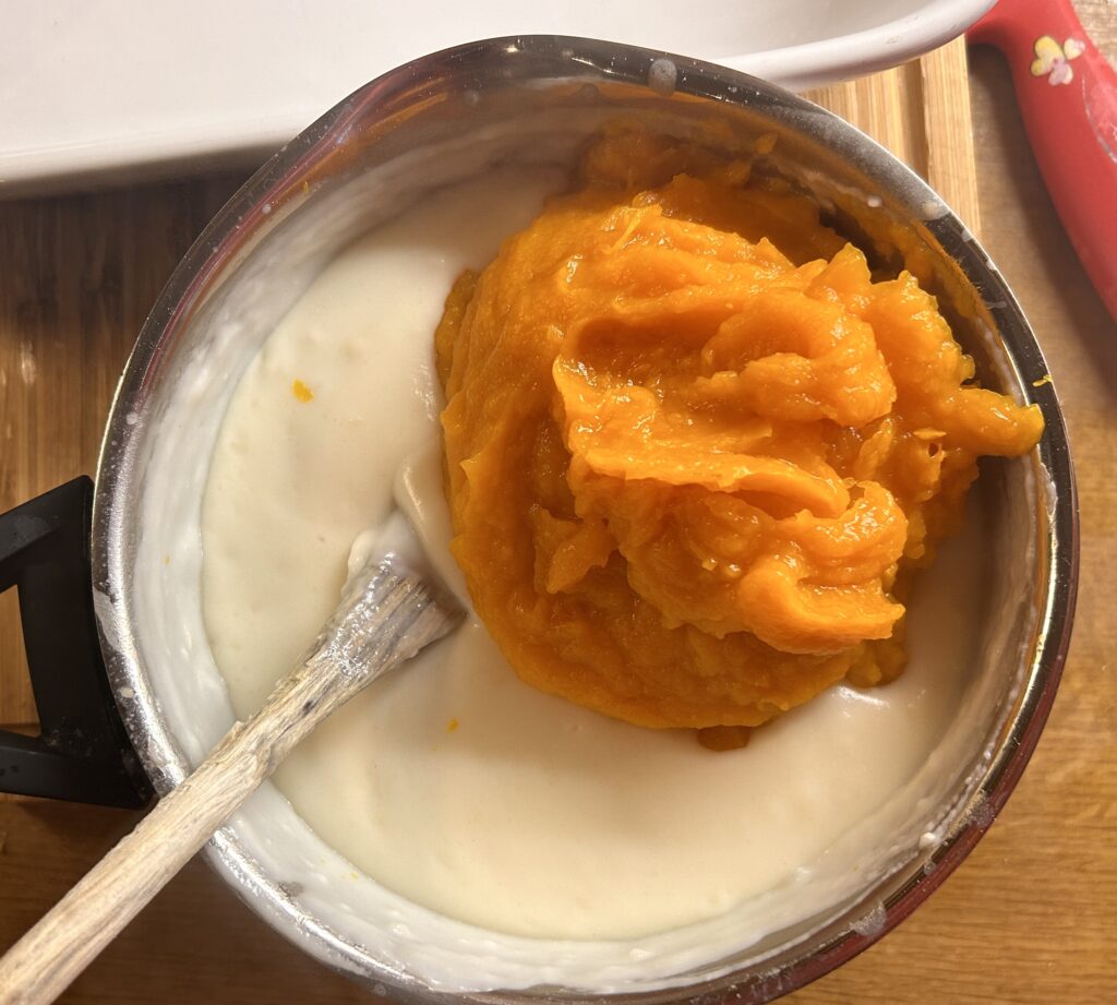 Mix the béchamel with the pumpkin puree