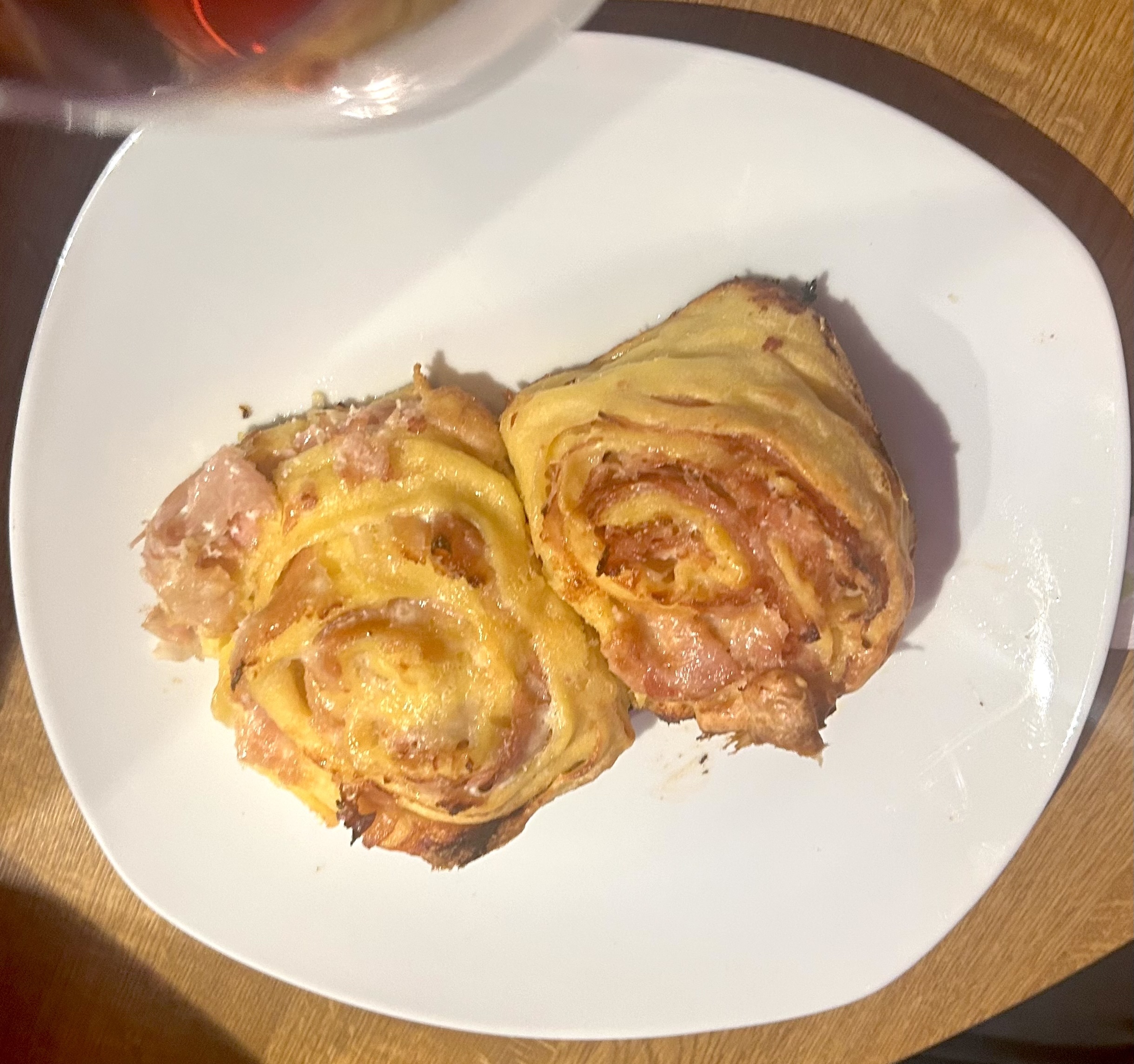 Roselline con burro al tartufo bianco e prosciutto cotto(roses with truffle butter and cooked ham)