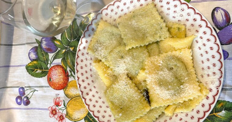 Ravioli con spinaci e ricotta (Ravioli with spinach and ricotta)